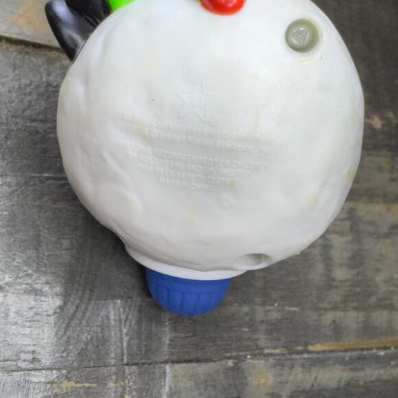 2005 CARL'S JR. "40 YEARS A CHARLIE BROWN CHRISTMAS" LINUS GOIN' FOR A SPIN TOY - Picture 7 of 7